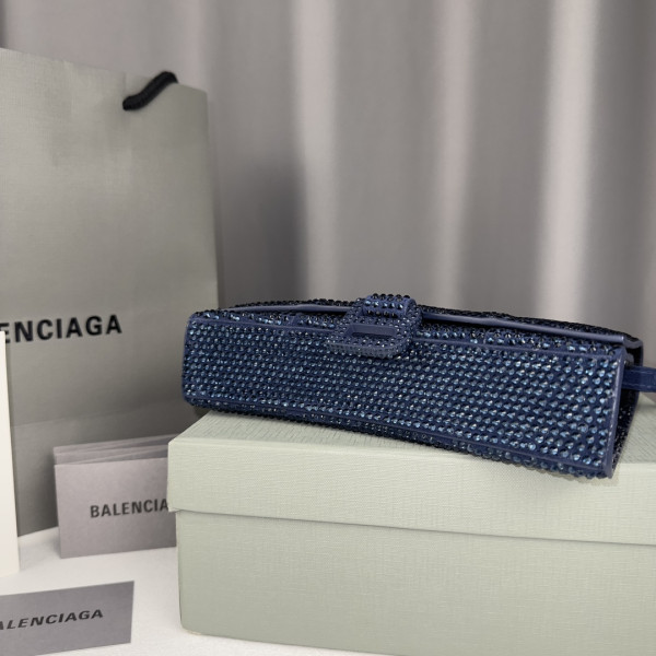 Ba*len*cia*ga hourglass wallet on chain