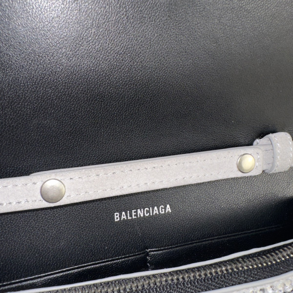 Ba*len*cia*ga hourglass wallet on chain