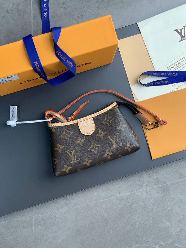 l0*is V*t0n monogram mini pochette delightful pouch