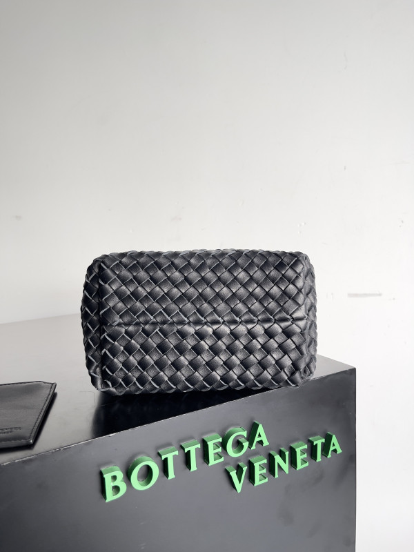bo*te*ga Ve*ne*ta small andiamo