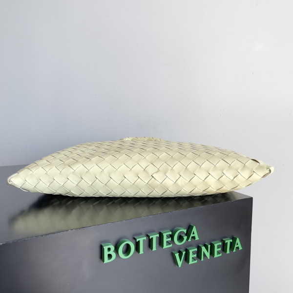 bo*te*ga Ve*ne*ta small hop