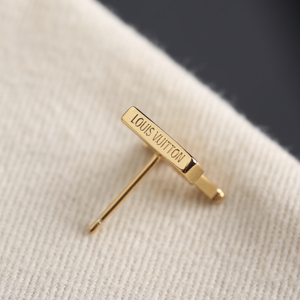 l0*is V*t0n earrings