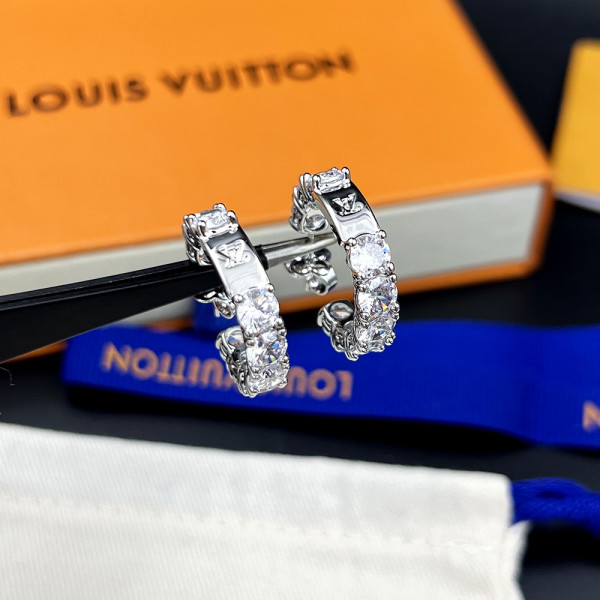 l0*is V*t0n earrings