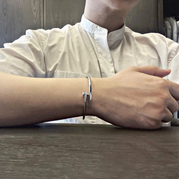 Ca*t*er  bracelet