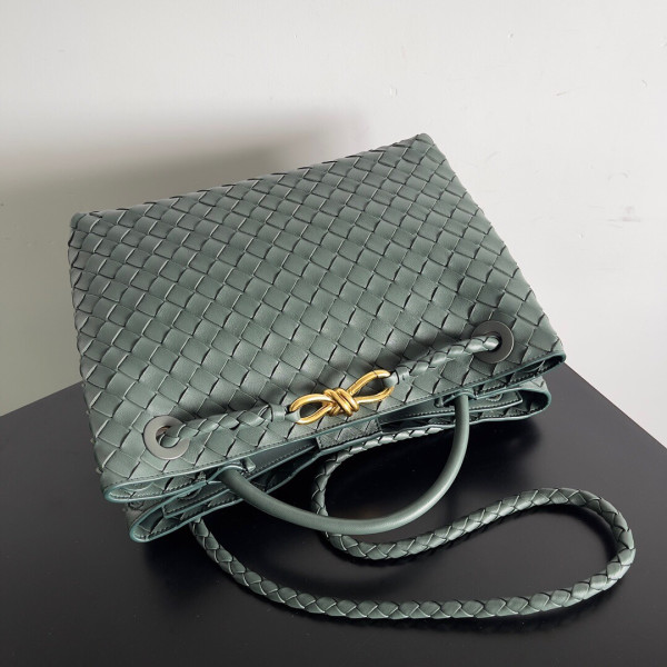 bo*te*ga Ve*ne*ta medium andiamo
