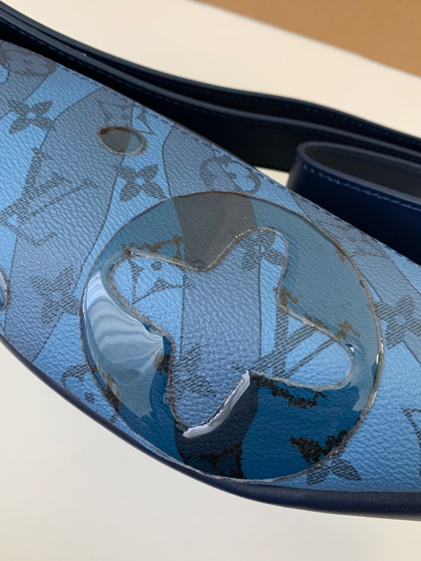 l0*is V*t0n discovery bumbag