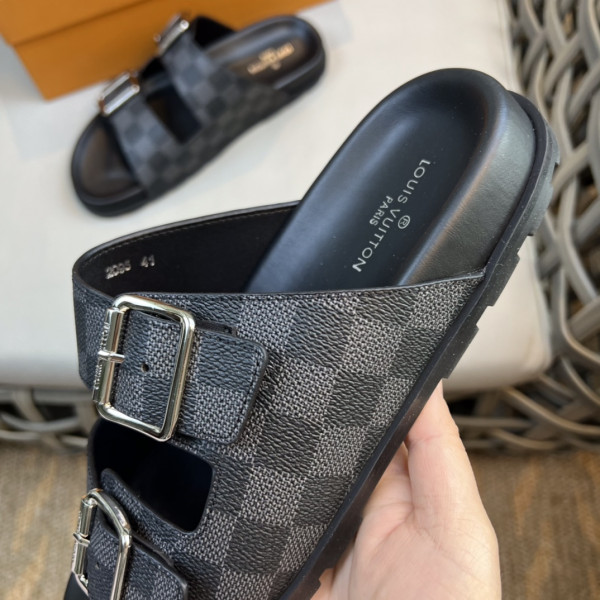 l0*is V*t0n slippers
