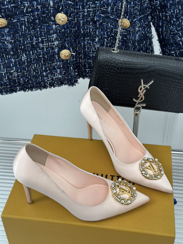 l0*is V*t0n heels