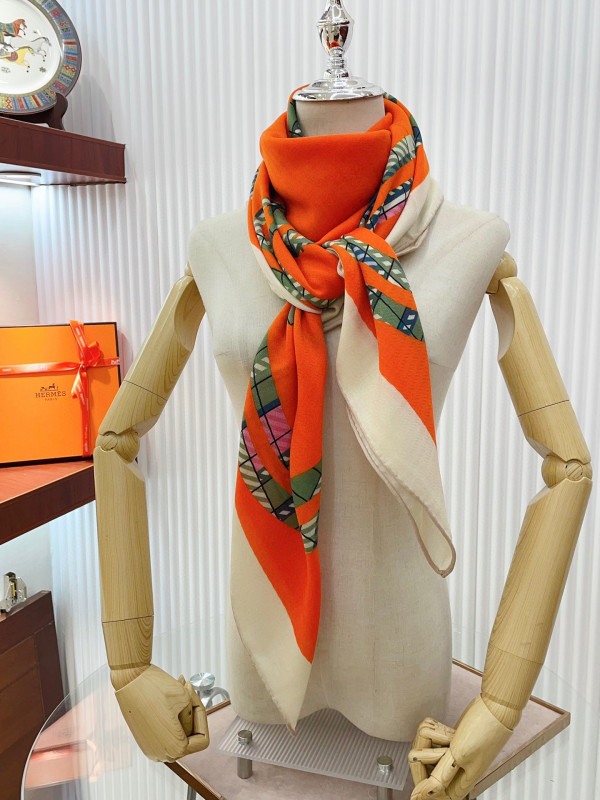 H**mes scarf