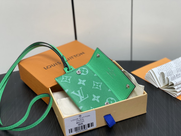 l0*is V*t0n card holder necklace-7.6*10*0.5cm