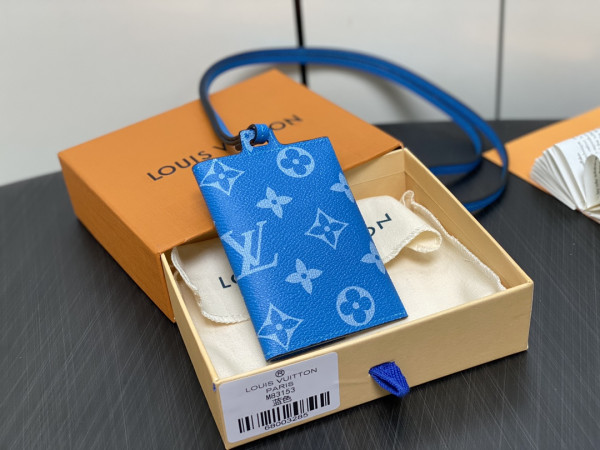 l0*is V*t0n card holder necklace-7.6*10*0.5cm