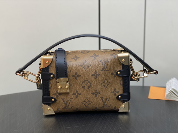 l0*is V*t0n side trunk pm-18×12.5×8cm