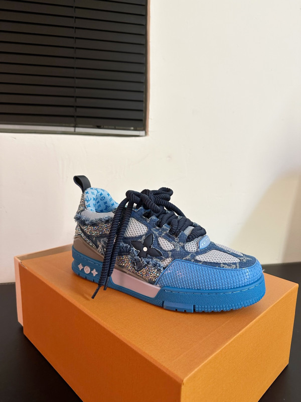 l0*is V*t0n sneakers