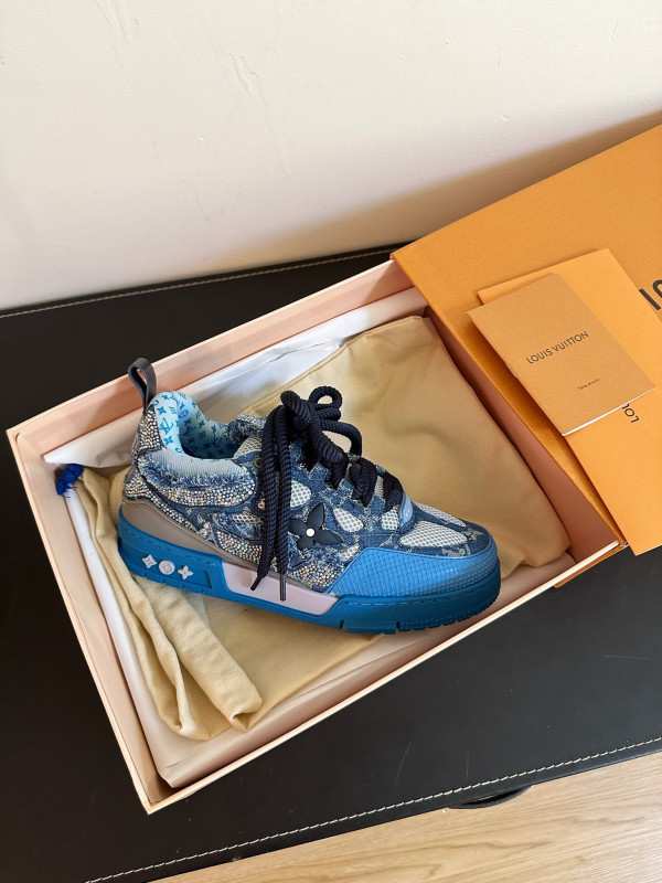 l0*is V*t0n sneakers