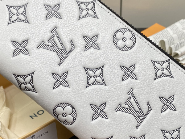 l0*is V*t0n zippy wallet-10*20*2 cm