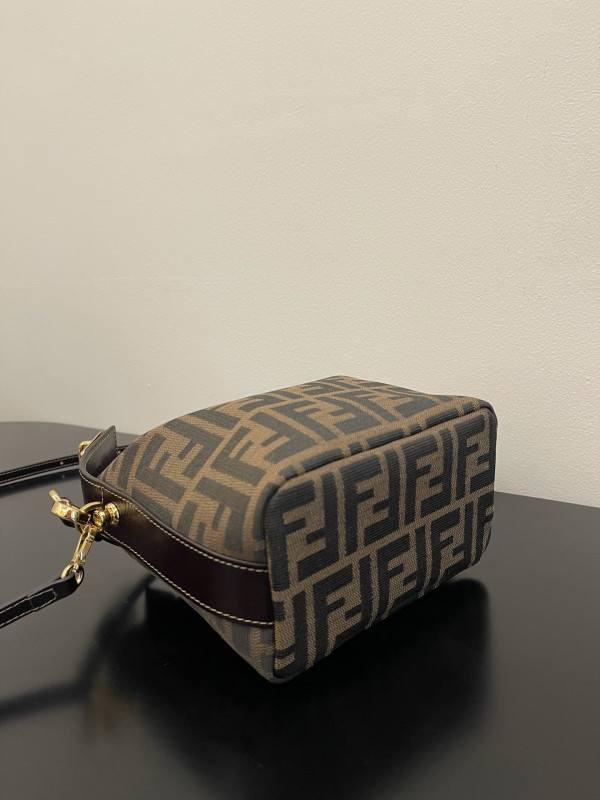 F**di vintage bag-16x9x11cm