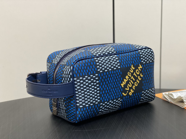 l0*is V*t0n locker dopp kit bag-23*13*12cm