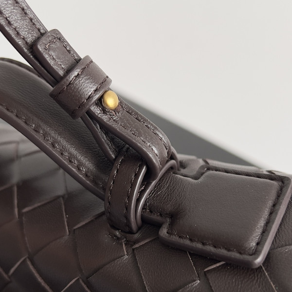 bo*te*ga Ve*ne*ta  vanity case crossbody bag