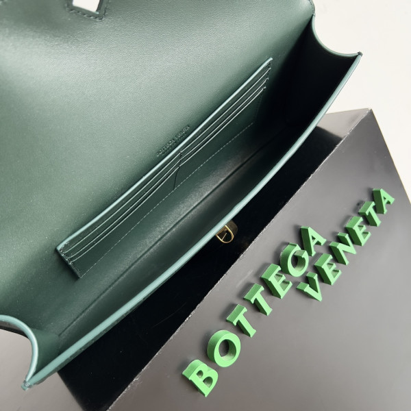 bo*te*ga Ve*ne*ta long clutch andiamo with handle-31*13*3cm