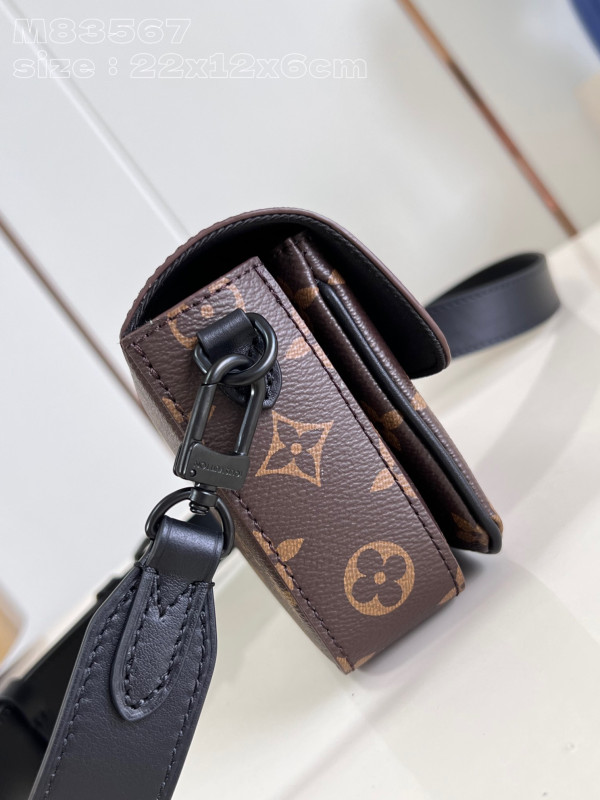 l0*is V*t0n montsouris wearable wallet