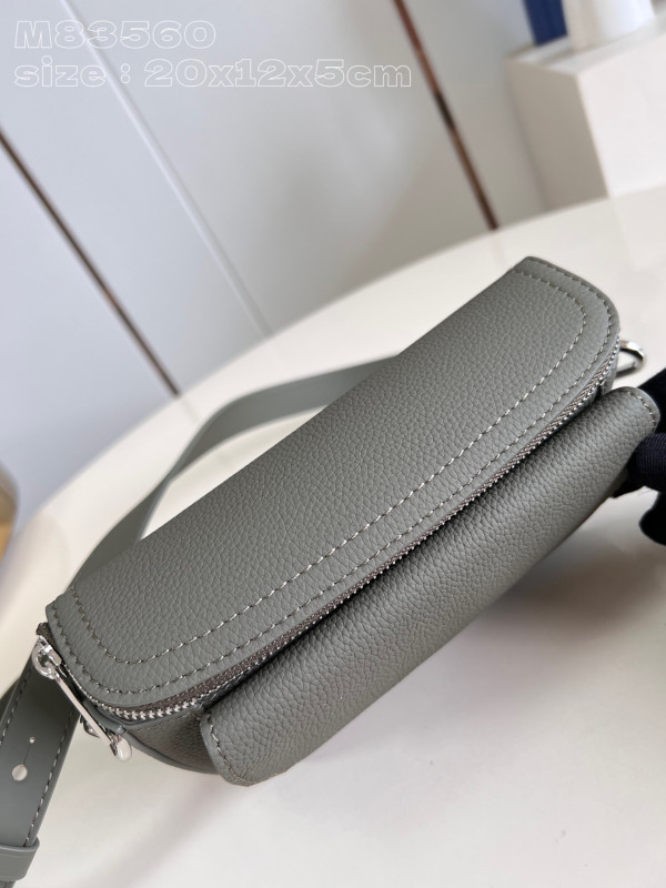 l0*is V*t0n pilot wearable wallet-20*12*5.5cm