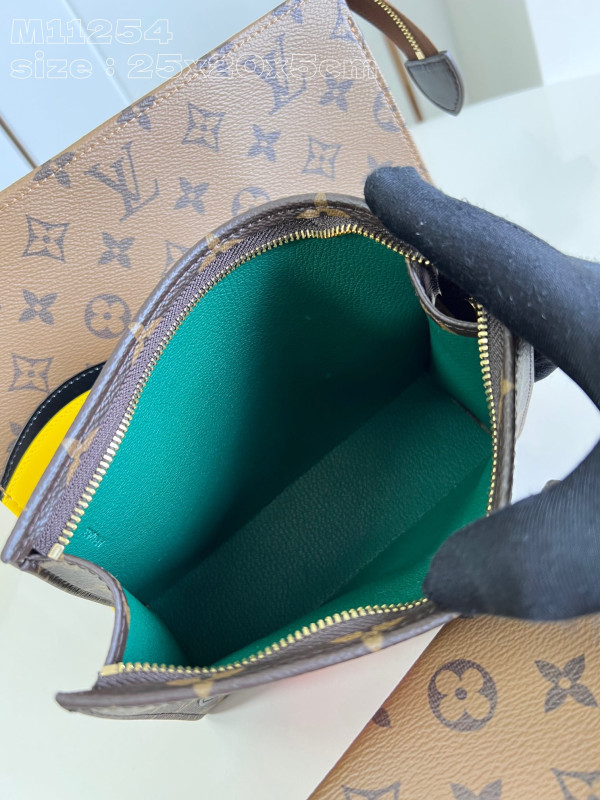 l0*is V*t0n trio toilet pouch-25*20*5.5cm
