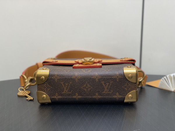 l0*is V*t0n soul trunk-19*15*7cm