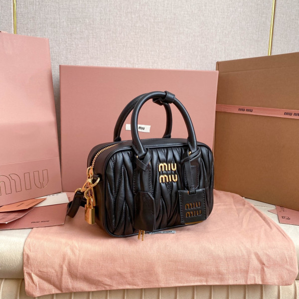 M*um*u arcadie matelassé nappa leather bag-19*13*6cm