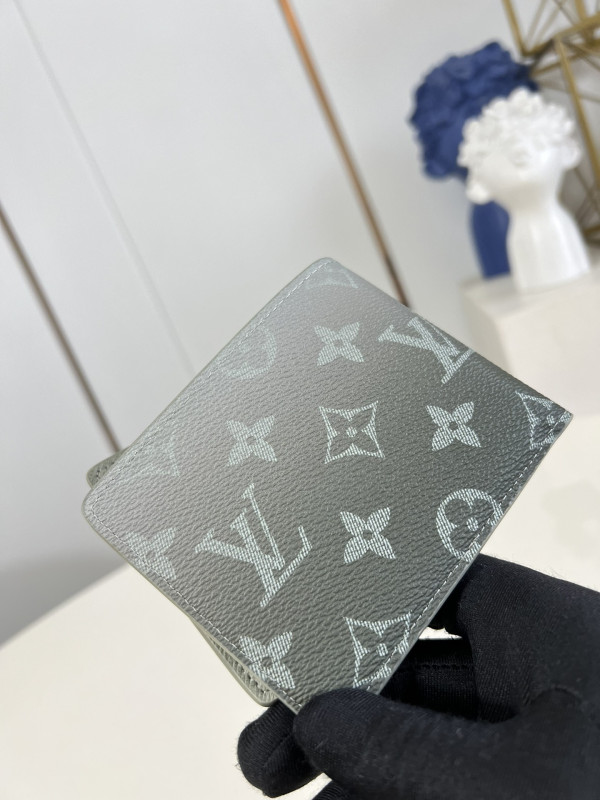 l0*is V*t0n multiple wallet-11.5*9*1.5cm