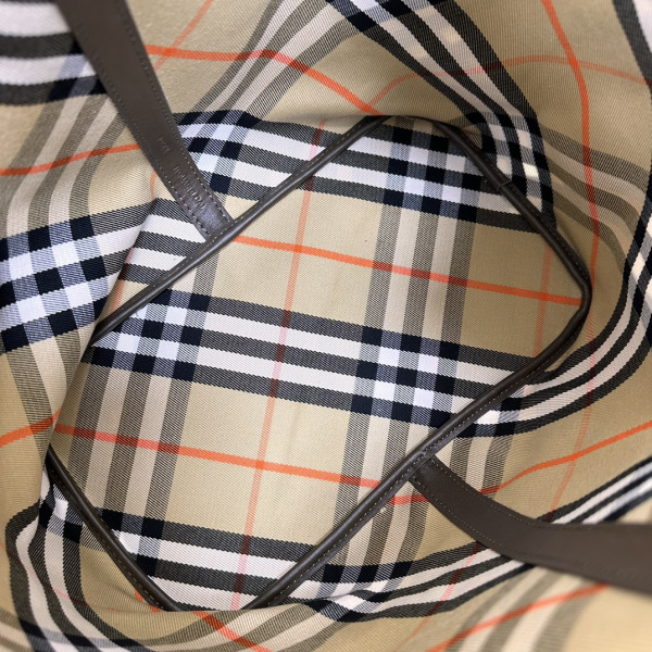 B**rry medium check drawstring pouch​