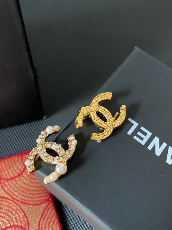 CL EARRINGS