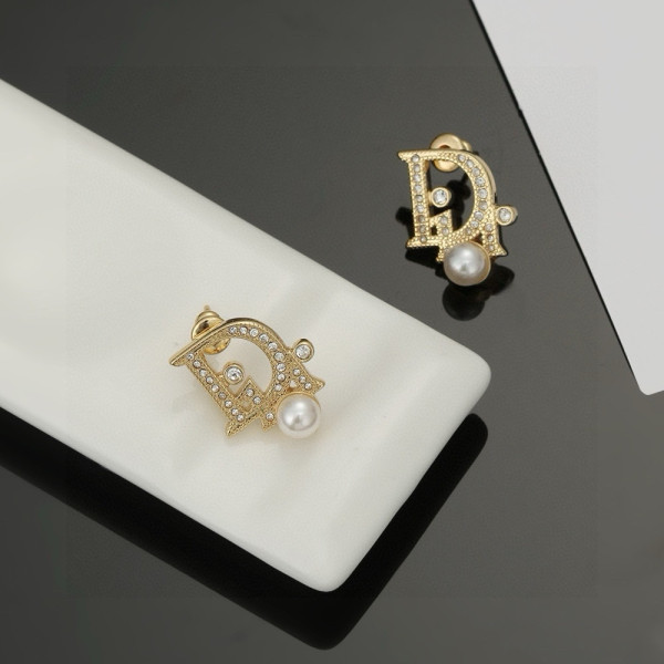 DI0R EARRINGS