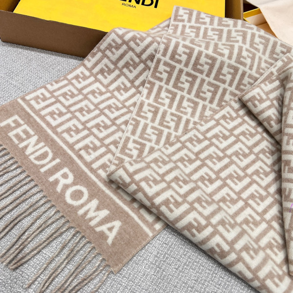 F**di scarf