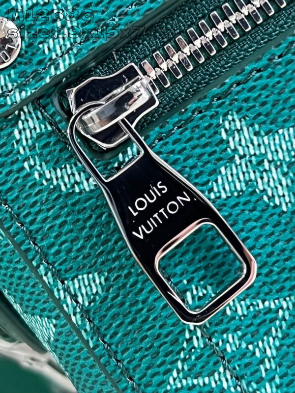 l0*is V*t0n soul trunk-19*15*7cm