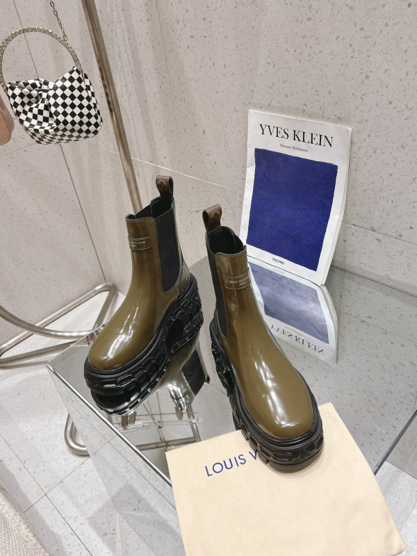 l0*is V*t0n boots