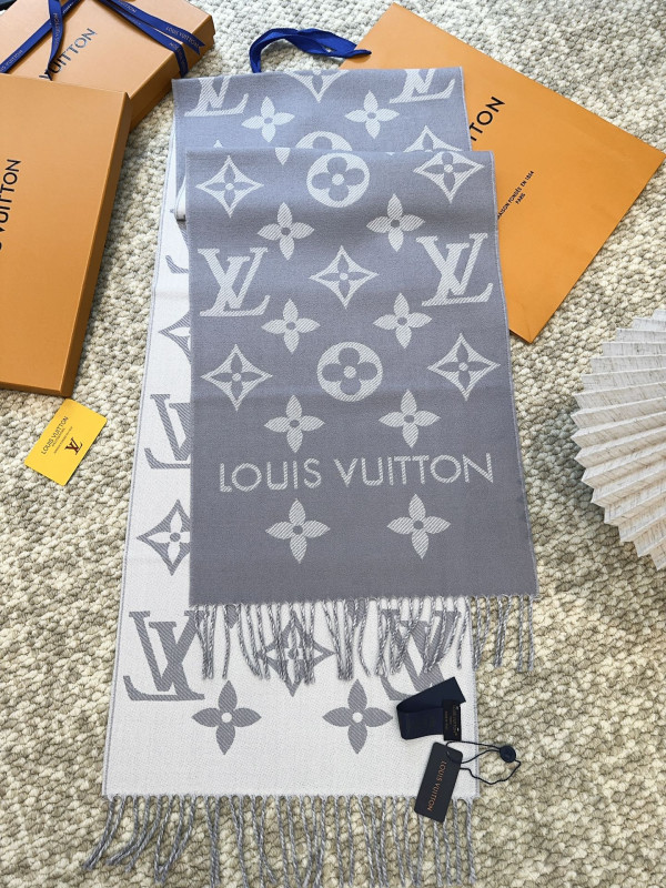 l0*is V*t0n scarf
