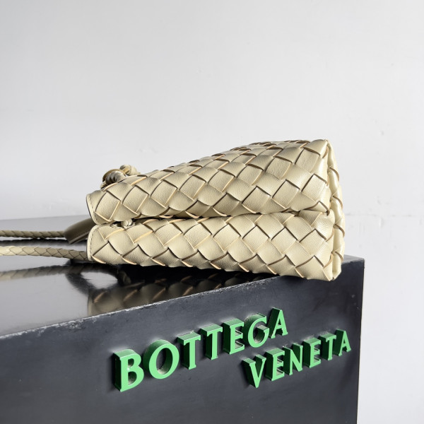 bo*te*ga Ve*ne*ta small andiamo-25*22*10.5cm