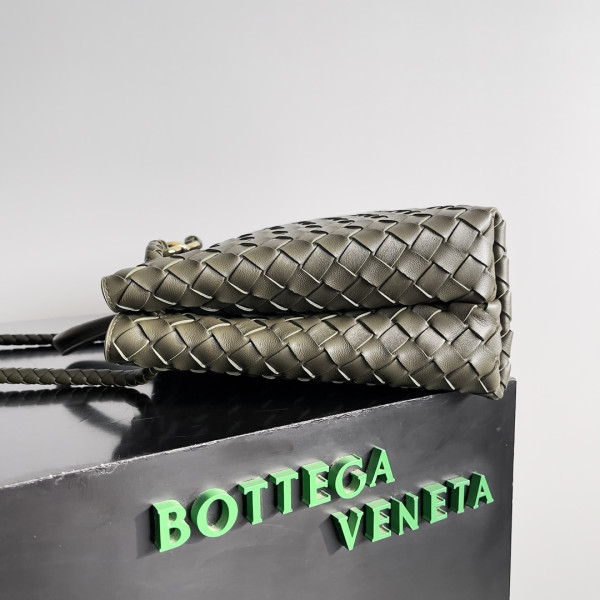 bo*te*ga Ve*ne*ta medium andiamo