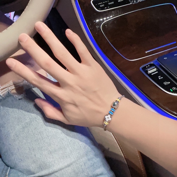 l0*is V*t0n bracelet