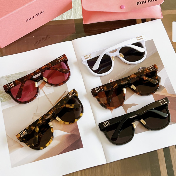 M*um*u sunglasses
