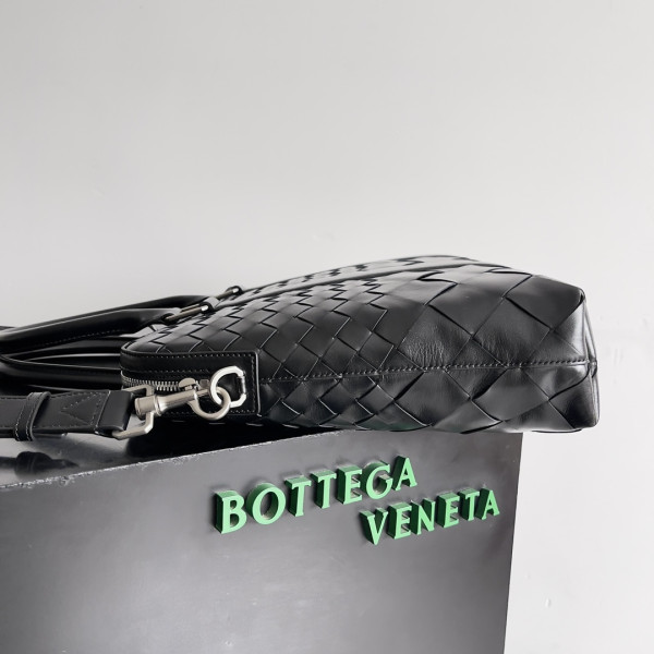 bo*te*ga Ve*ne*ta slim intrecciato briefcase