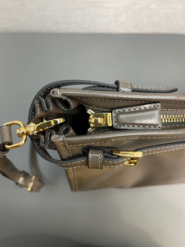 Pra*a extra large leather handbag