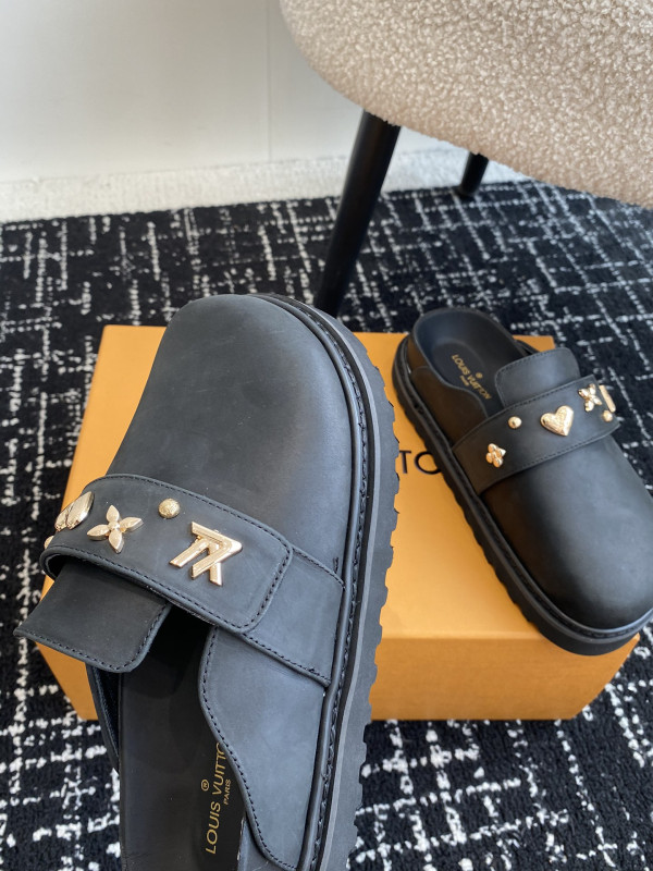 l0*is V*t0n sandals