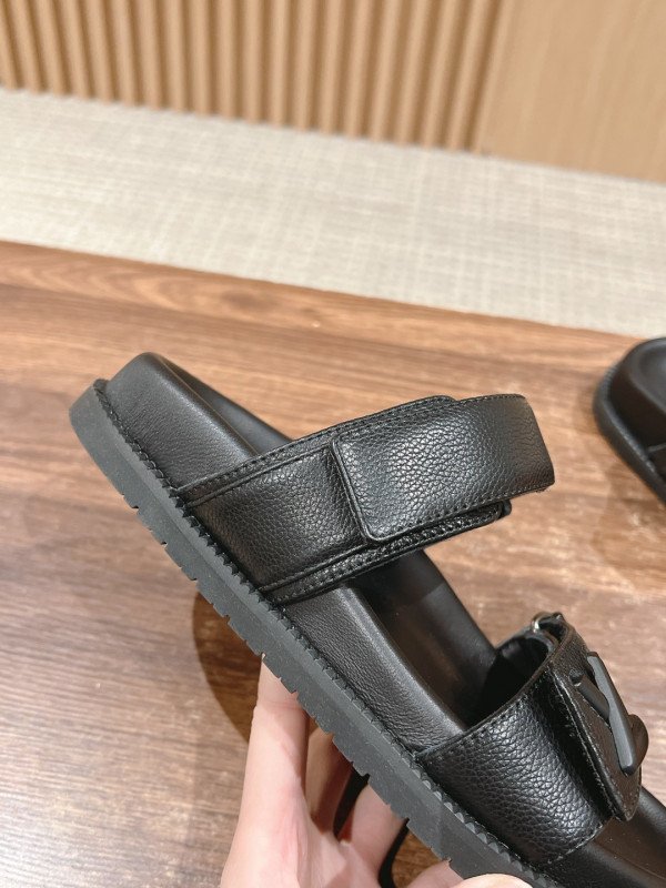 l0*is V*t0n sandals