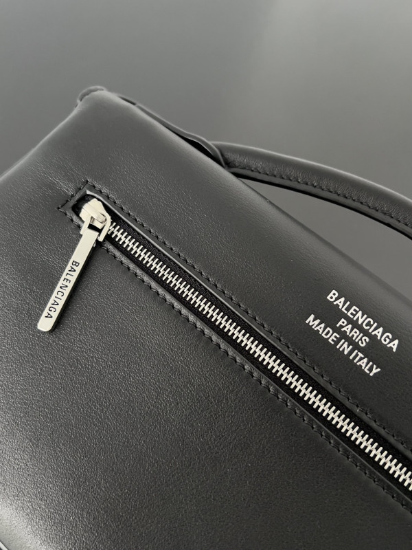 Ba*len*cia*ga bel air small clutch