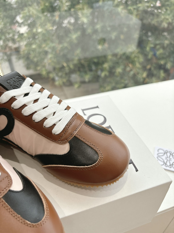 L0ew* ballet runner