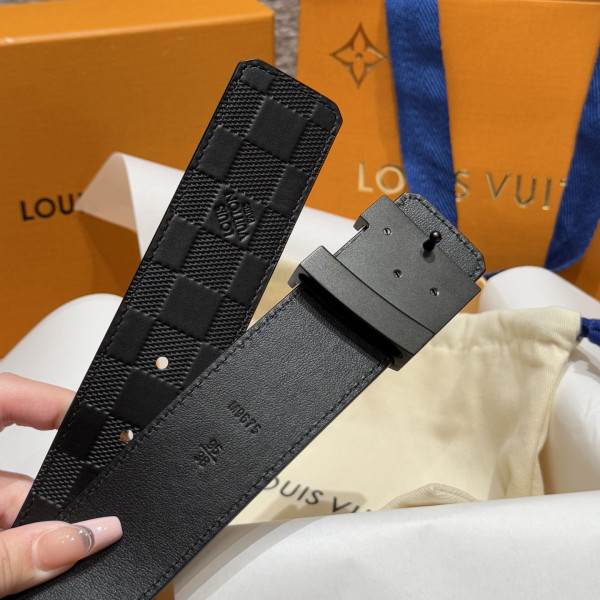 l0*is V*t0n belt