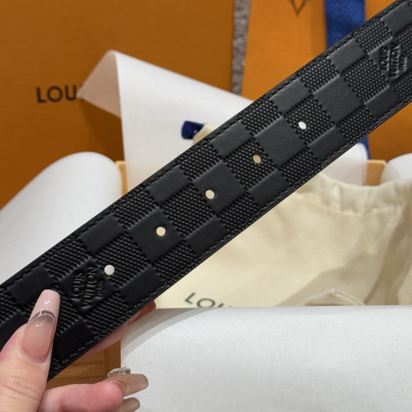 l0*is V*t0n belt