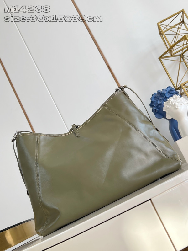 l0*is V*t0n carryall mm- 39 x 30 x 15cm