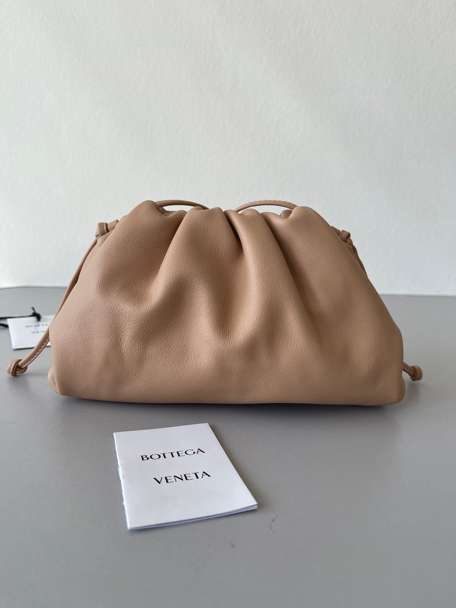 bo*te*ga Ve*ne*ta mini pouch